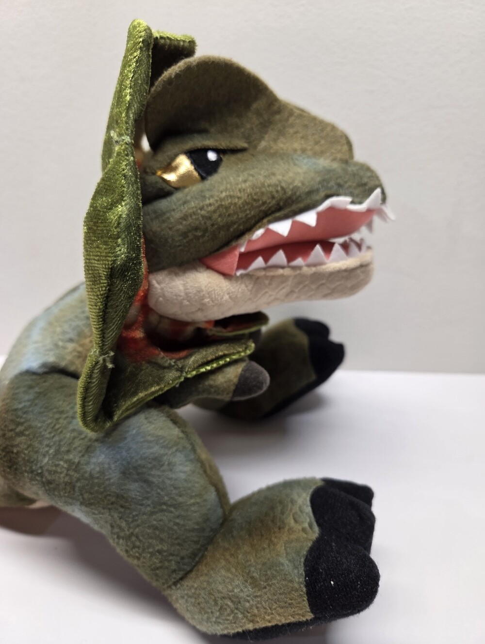 Jurassic World 30th Anniversary Dilophosaurus Plush Squeeze And Roar Toy